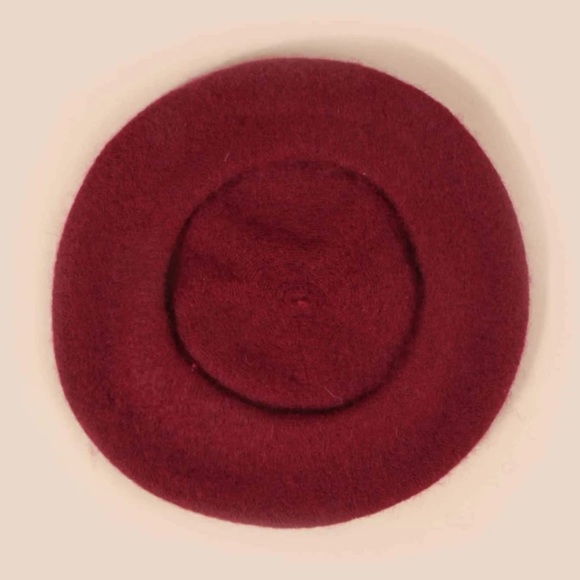 Simple solid beret - Picture 4 of 4